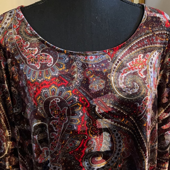 Karen Kane Velvet Burn Paisley Print Stretch Jewel Neck 3/4 Length Sleeve Top - Picture 6 of 8